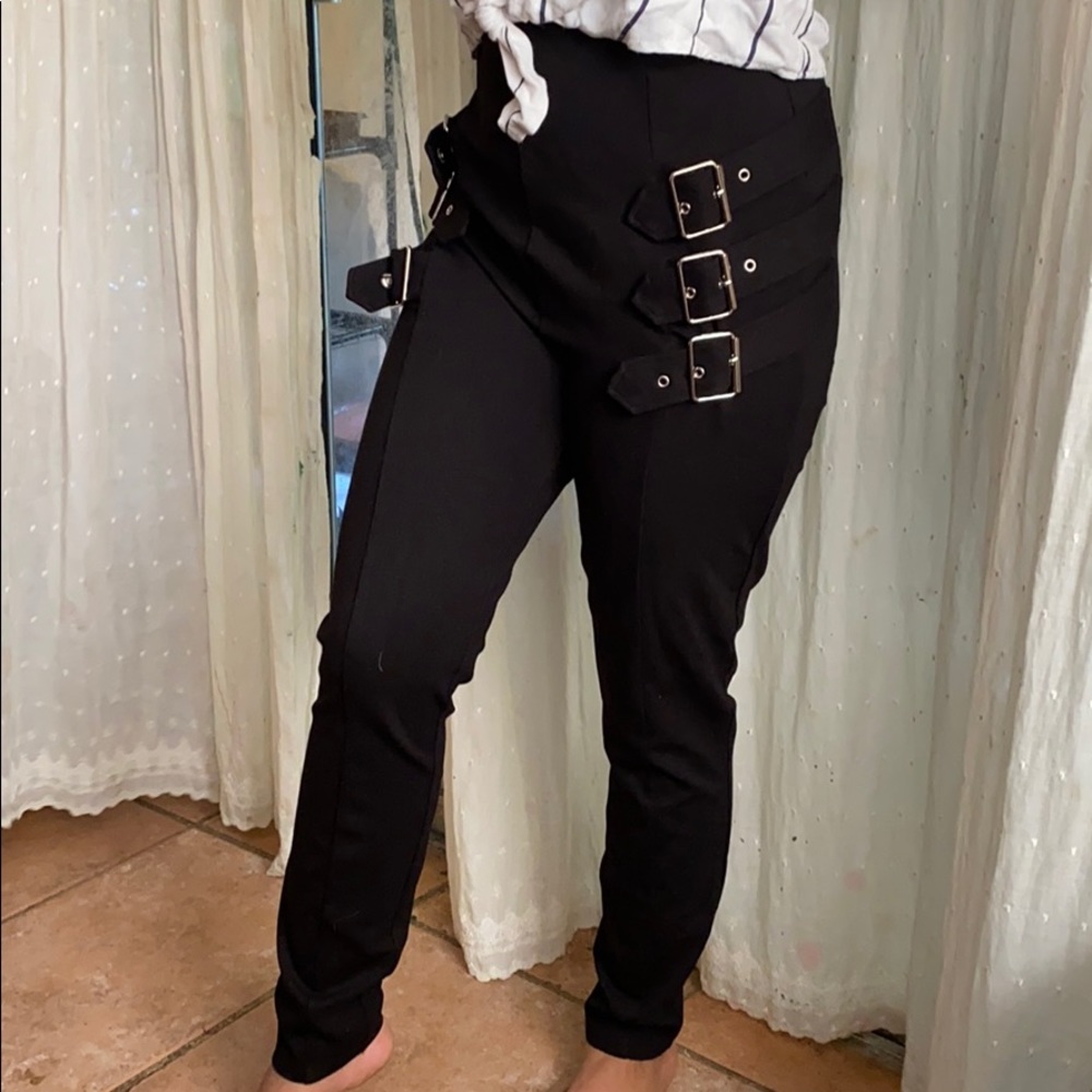 Black leggings with 3side strap buckles